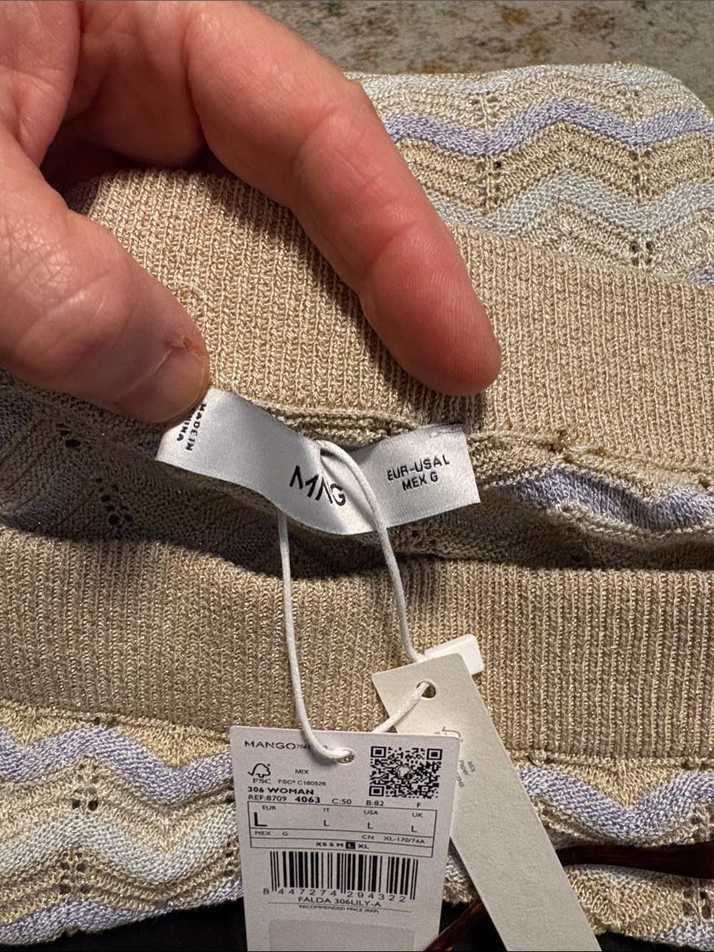 Mango midi knit skirt (pattern different than stock photo) - Picture 3 of 6